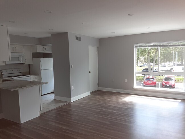 Building Photo - 8641 Sacramento Dr