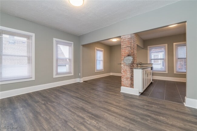 Building Photo - 1387 W 69th St