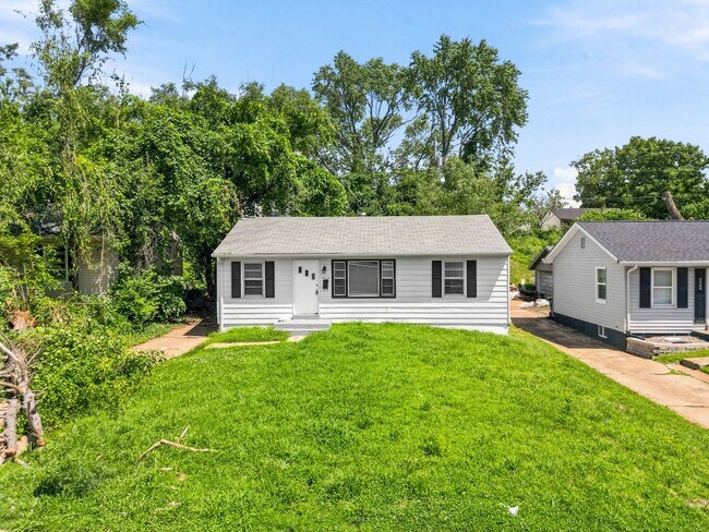 Building Photo - Charming 3-Bedroom Home in Quiet Northwoods Neighborhood – Move-In Ready