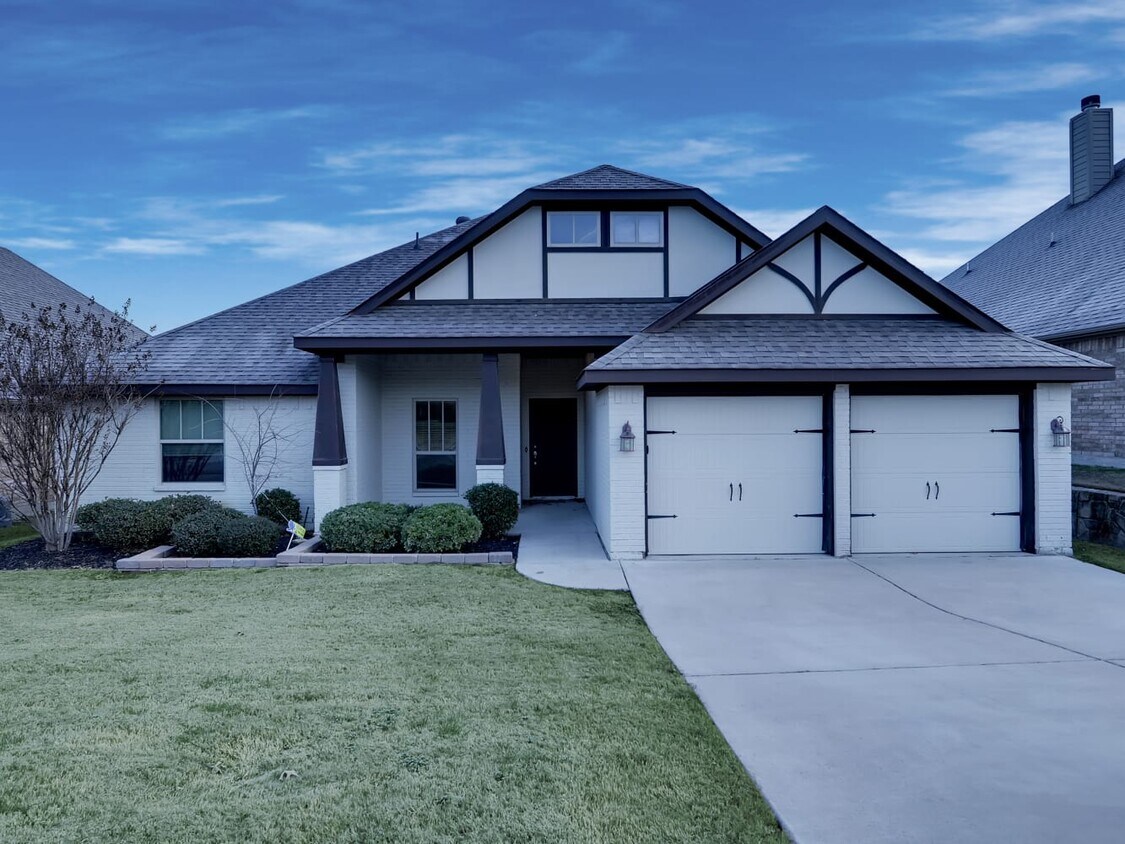 Foto principal - 320 Stratford Dr