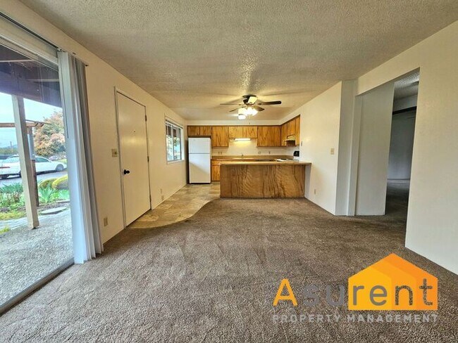Foto del edificio - MOVE IN SPECIAL: $500 OFF on First Full Months Rent! Charming 4-Plex 2 Bedroom 1 Bathroom Unit Av...