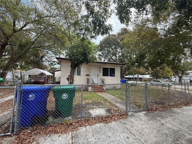 Foto del edificio - 995 NW 51st St