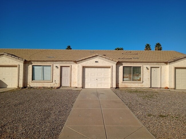 Foto del edificio - S Moon Valley Rd