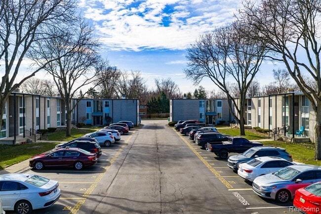Building Photo - 4030 W 13 Mile Rd