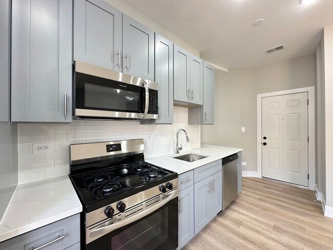 Foto del edificio - 443 W Belden Ave