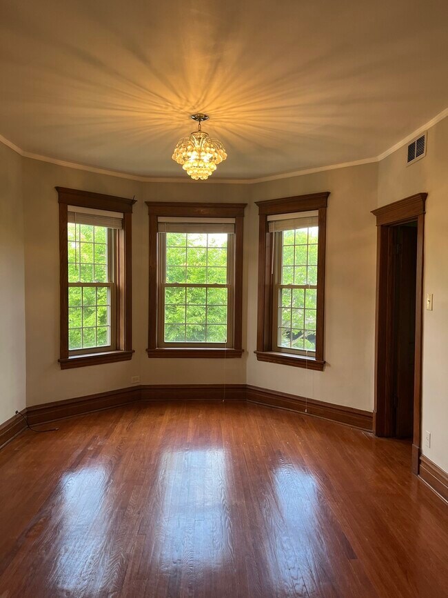 Foto del edificio - 8037 Floral Ave