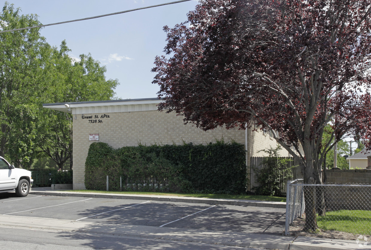 Building Photo - Grant Street Apartments