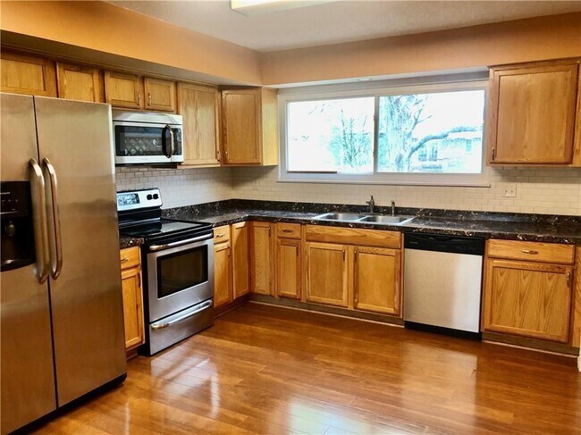 Building Photo - 1620 Walden Ct