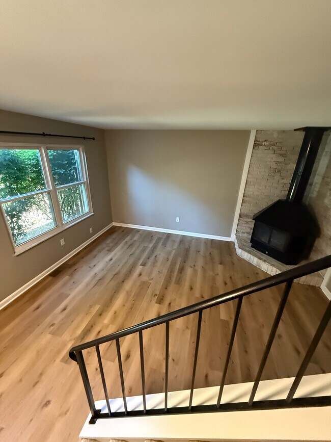 Foto del edificio - 1301 Lowland Ct