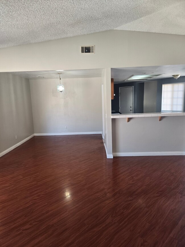 Foto del edificio - 37210 Sabal Ave