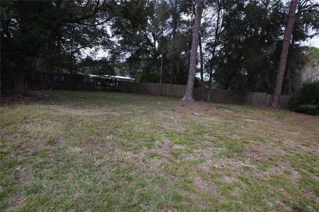 Building Photo - 40919 Pine Tree Ln