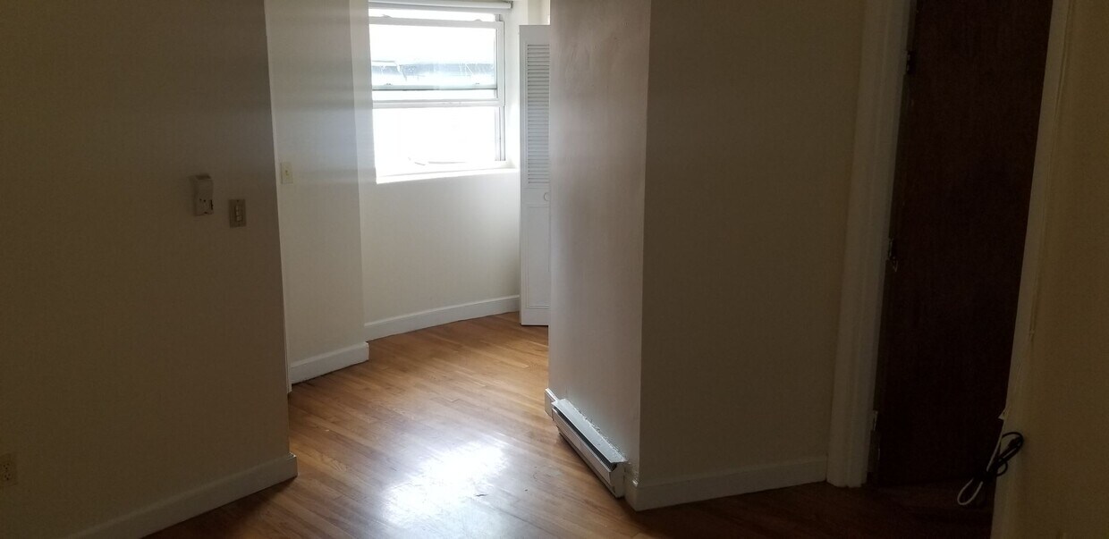 Foto principal - 1 Bed 1 Bath available 7-1 no broker fee