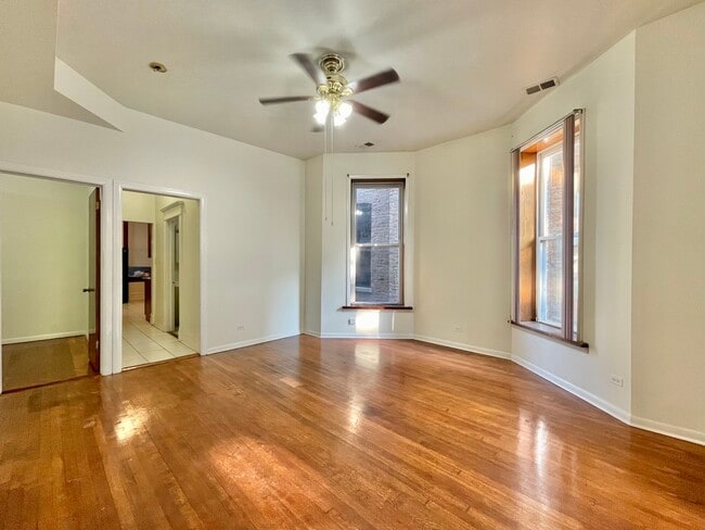 Foto del edificio - 1321 N Maplewood Ave