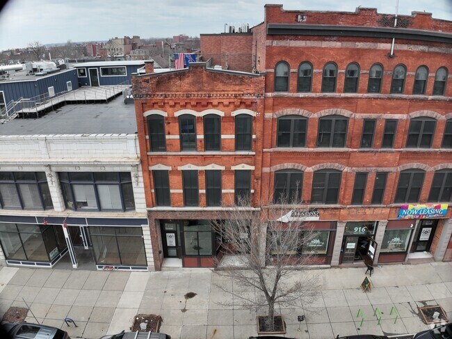 Exterior 3D - Bosche Lofts and 910 Main Street.