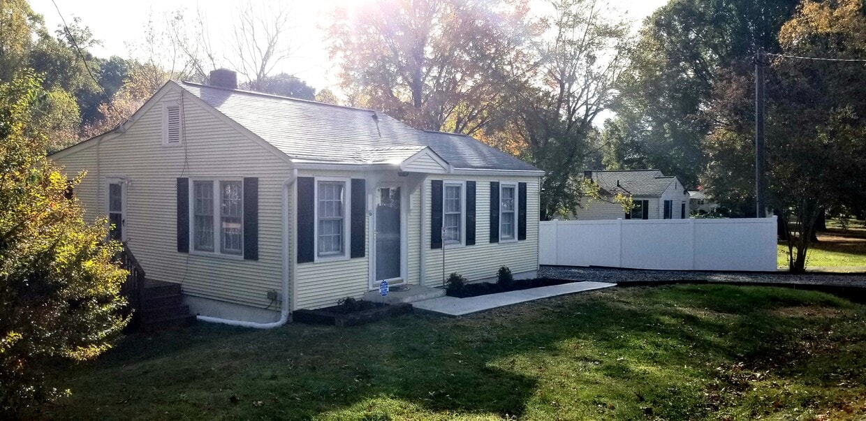 Building Photo - 1746 Ralee Dr