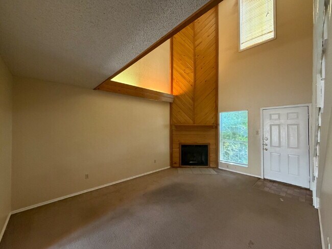 Foto del edificio - Beautiful Two Story Townhome in West Lubbock!