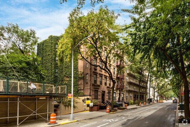 Building Photo - 536 E 89th St