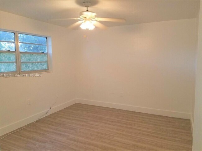 Foto del edificio - 720 NW 27th Ct