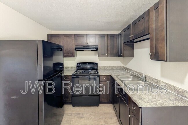 Building Photo - 655 8th St W