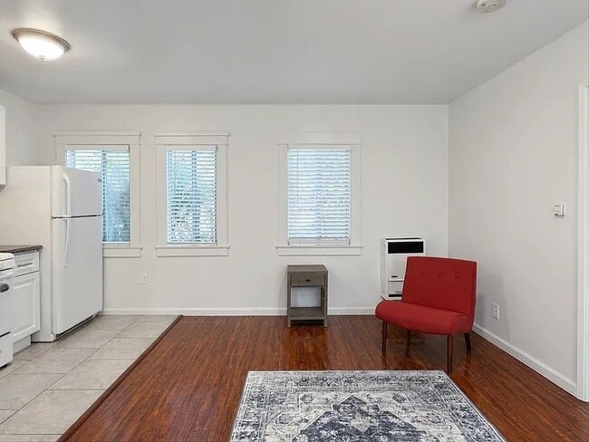 Foto del edificio - 746 Daisy Ave