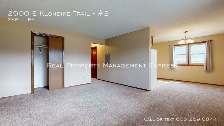 Primary Photo - 2900 E Klondike Trail