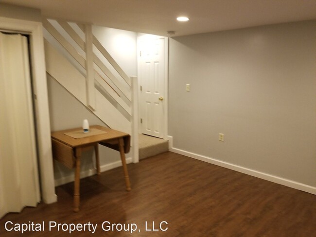 Building Photo - 2 br, 1.5 bath House - 33 Russell St #24