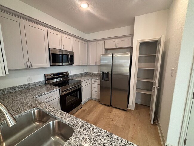 Building Photo - New Townhome, Ready for Move-in