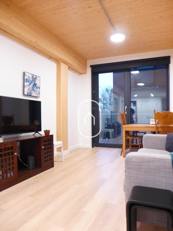 Foto del edificio - 879 Harrison Ave