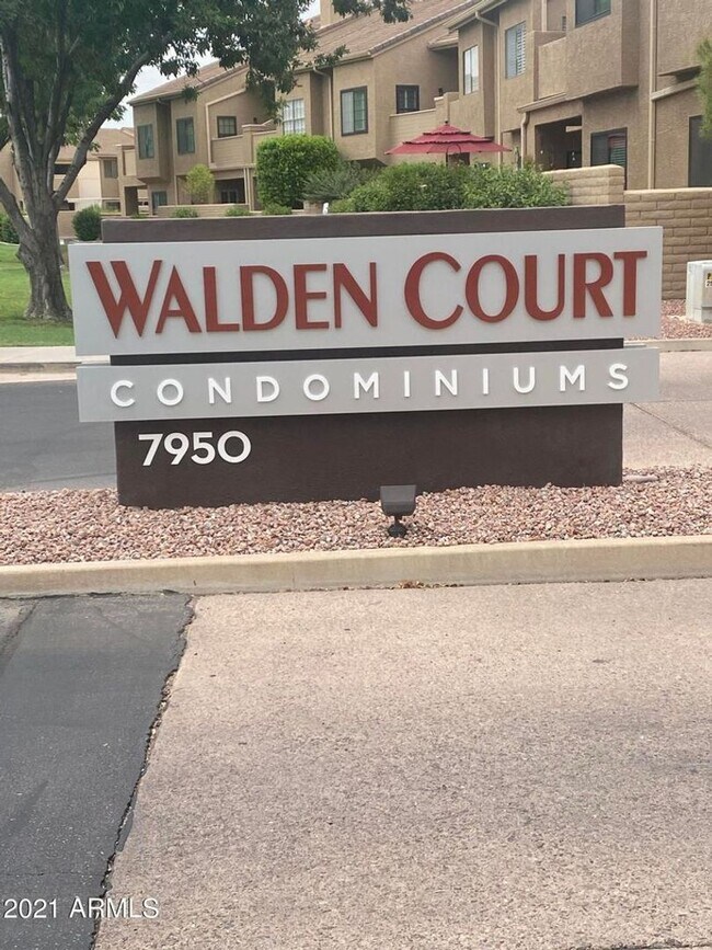 Foto del edificio - COMING SOON**MOVE IN SPECIAL***HALF OFF FIRST MONTHS RENT. UPSTAIRS 2 BEDROOM CONDO OVERLOOKING G...