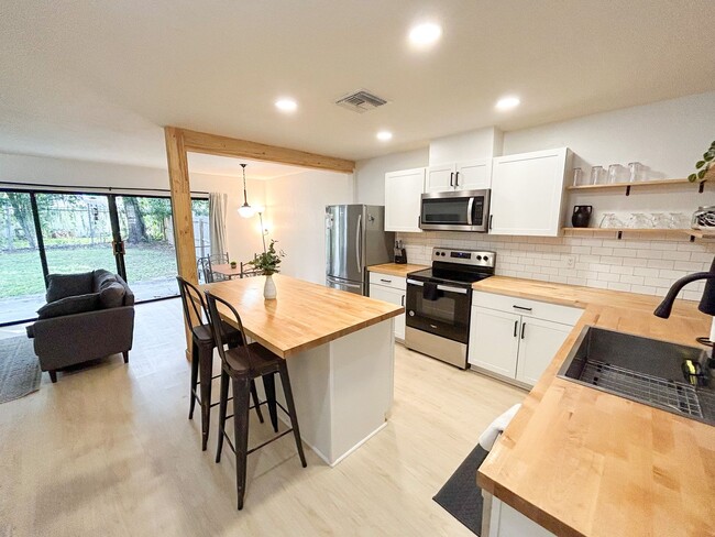 Foto del edificio - 1058 SW 6th Dr