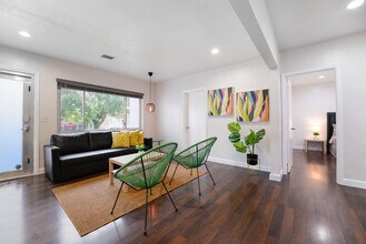 Building Photo - 6715 NE Miami Pl