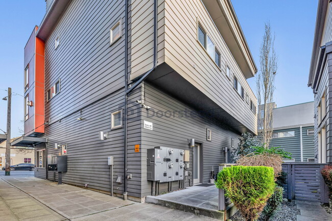 Building Photo - 6031 California Ave SW