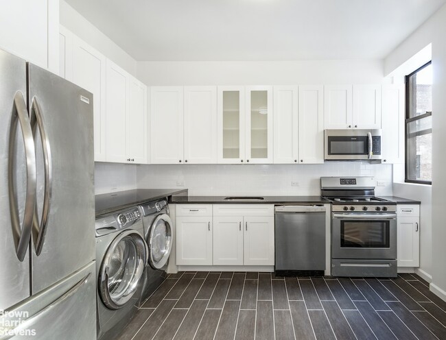 Foto del edificio - MINT PREWAR 3BR W/ DIRECT PARK VIEWS