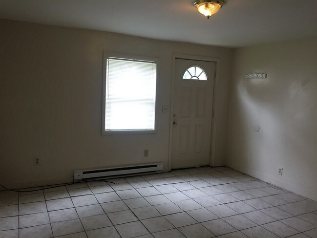 Sala de estar - 609 Grove City Rd