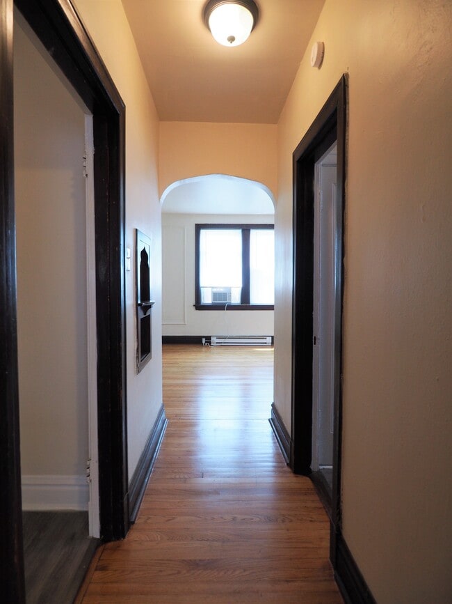 Building Photo - 3862 S Spring Ave