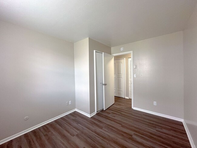 Building Photo - Washington Square Apartments
