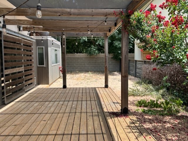 Building Photo - 5920 Lux St