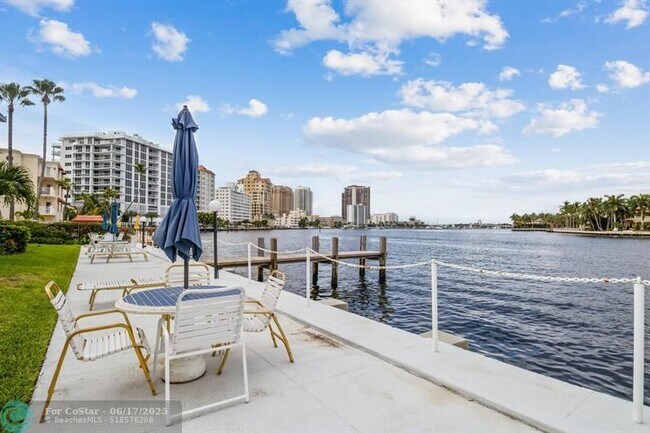 Foto del edificio - 425 Bayshore Dr