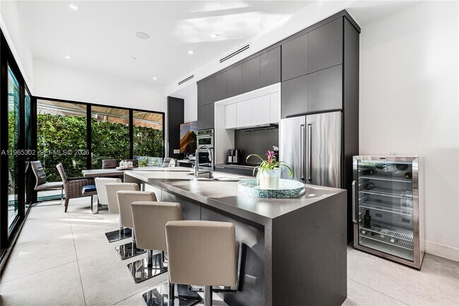 Foto del edificio - 640 Fernwood Rd