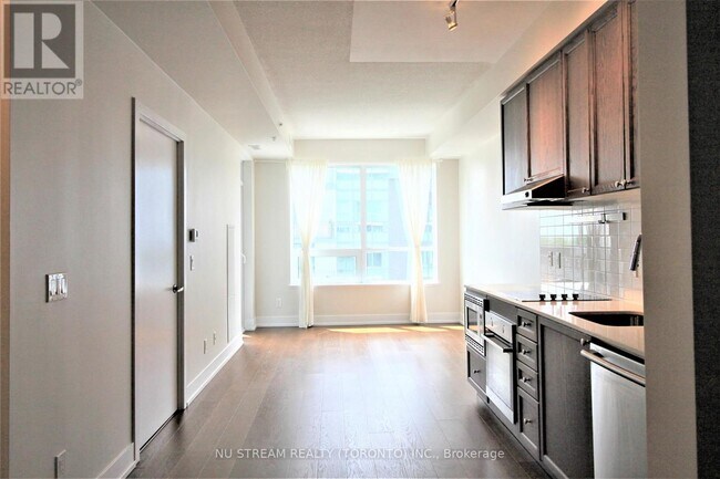 Building Photo - 7-507 Kenaston Gardens
