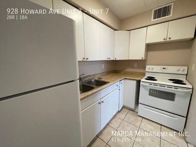 Photo du bâtiment - SPACIOUS 2 BDRM 1 BATH +HYDRO APT NEAR ERI...