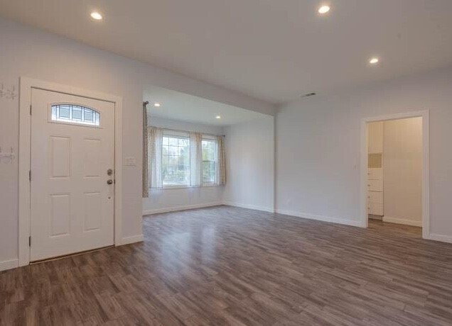 Building Photo - 10332 Floralita Ave