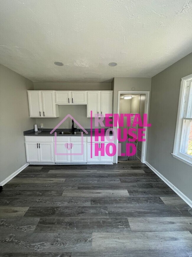 Foto del edificio - Security Deposit Slashed Just $500 Dream B...