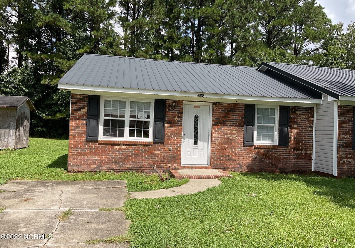 1703 Wine Press Ct, Piney Green, NC 28544 Townhome Rentals in Piney