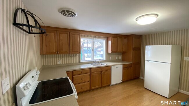 Building Photo - 178 Edgewood Dr