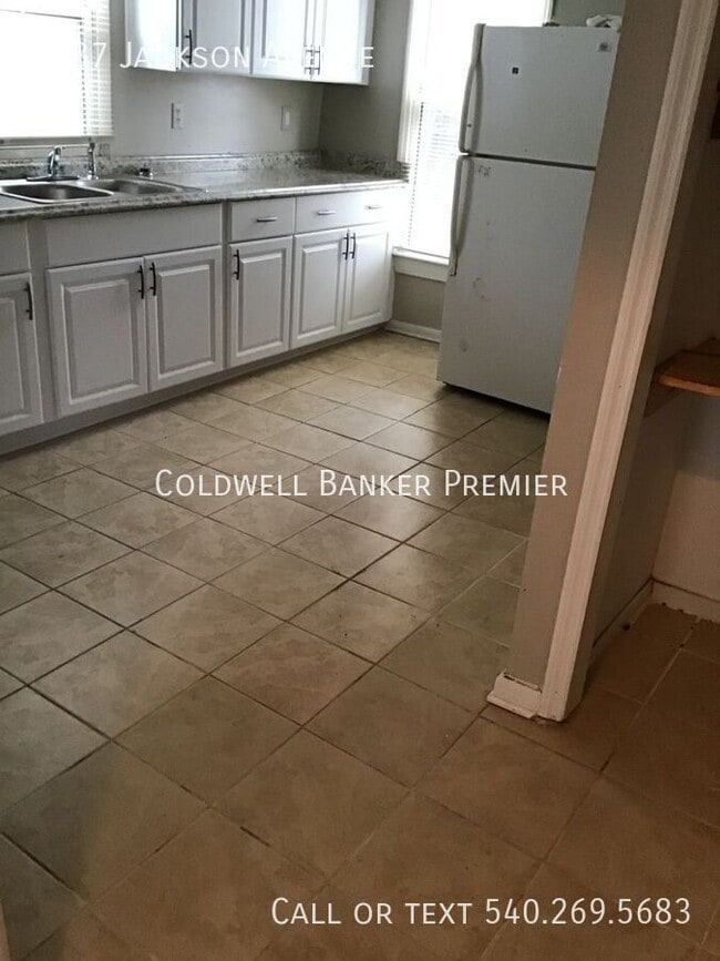 Building Photo - 1037 Jackson Ave