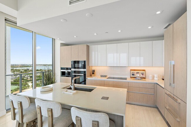 Foto del edificio - 3100 N Ocean Dr