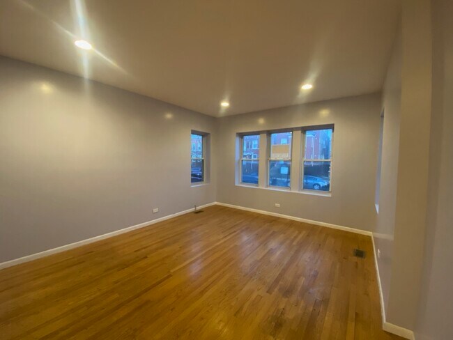 Foto del edificio - 1700 N Mango Ave