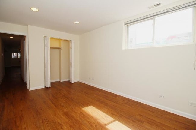 Building Photo - 3216 N Racine Ave