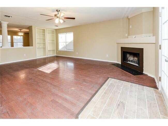 Building Photo - 6601 White Oaks Ln